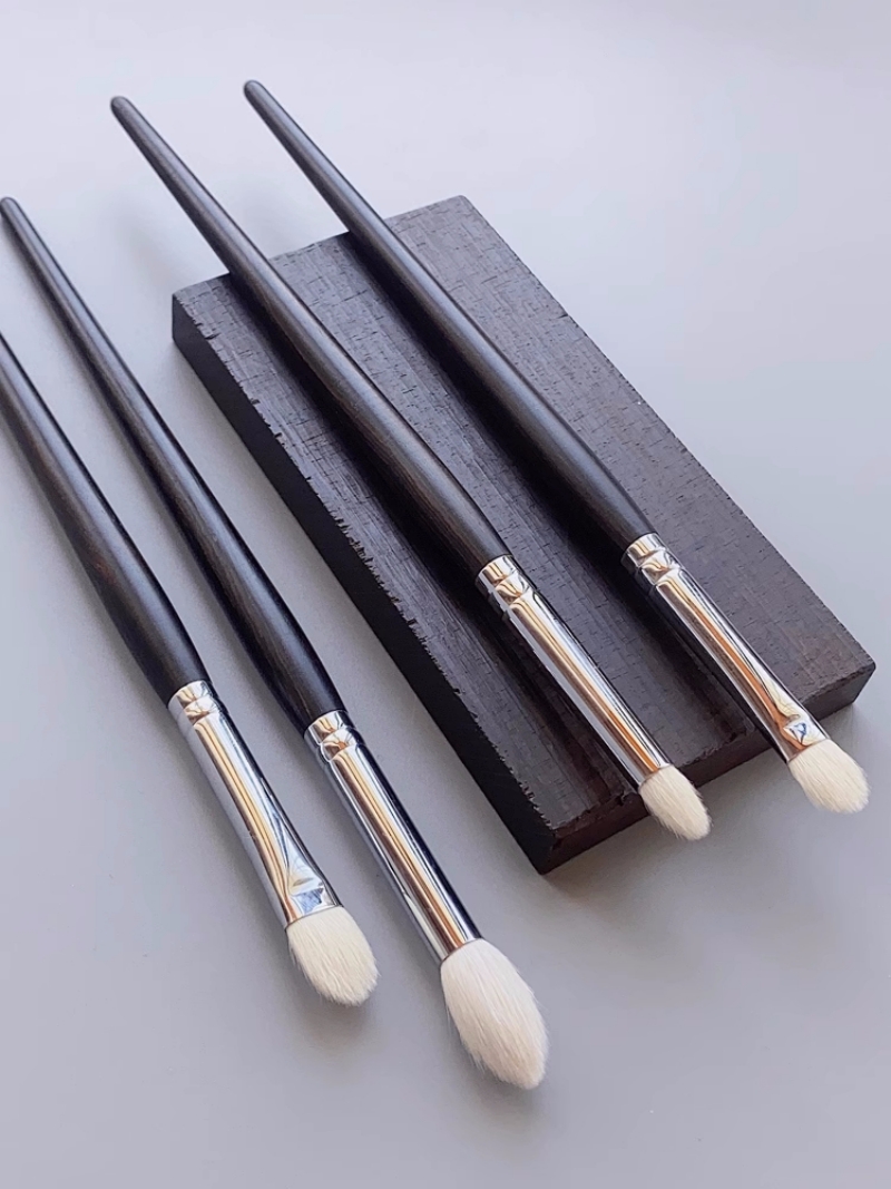 Eyeshadow Blending Brush Luxur - Luxury Skincare Products のレビューと価格